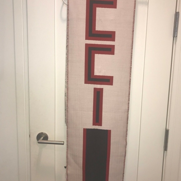 Gucci Ivory/Black Wool/Silk Scarf - Picture 5 of 11